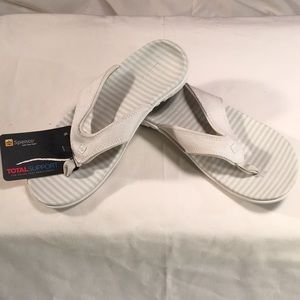 Women’s Spenco flip-flop sandals. Size 6.